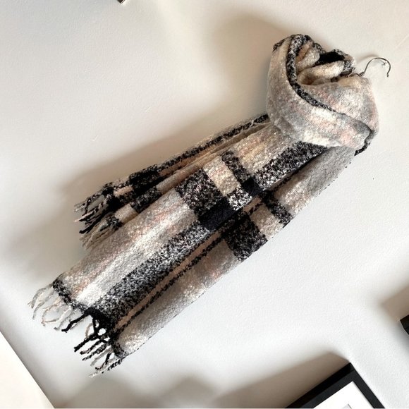 Loft Chunky Knit Checkered Scarf - Picture 8 of 10